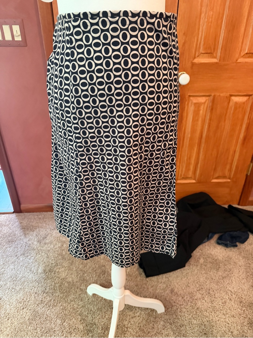 GAP Black and White Circular Print Midi Skirt